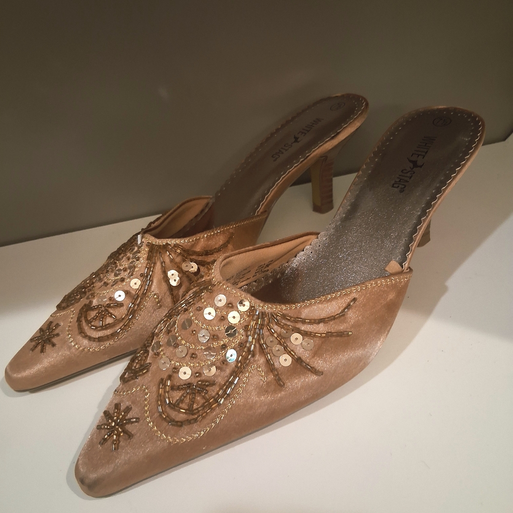 White Stag Vintage Beaded Kitten Heels